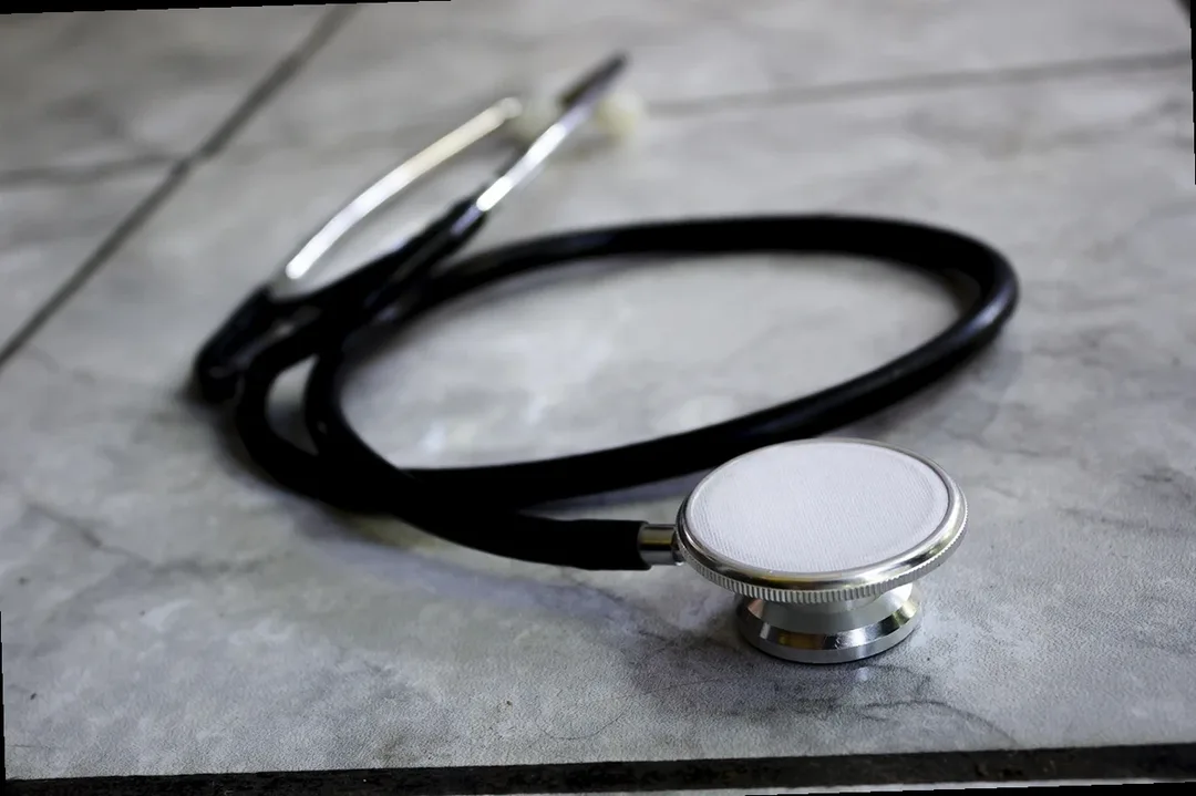 consultazione medica su farmaci a base di mebendazolo
